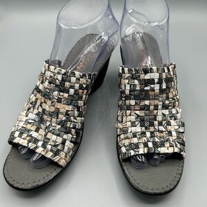 Bernie Mev Open Toe WedgeGray Tan and White Slip-on. Sz 5.5 Excellent condition